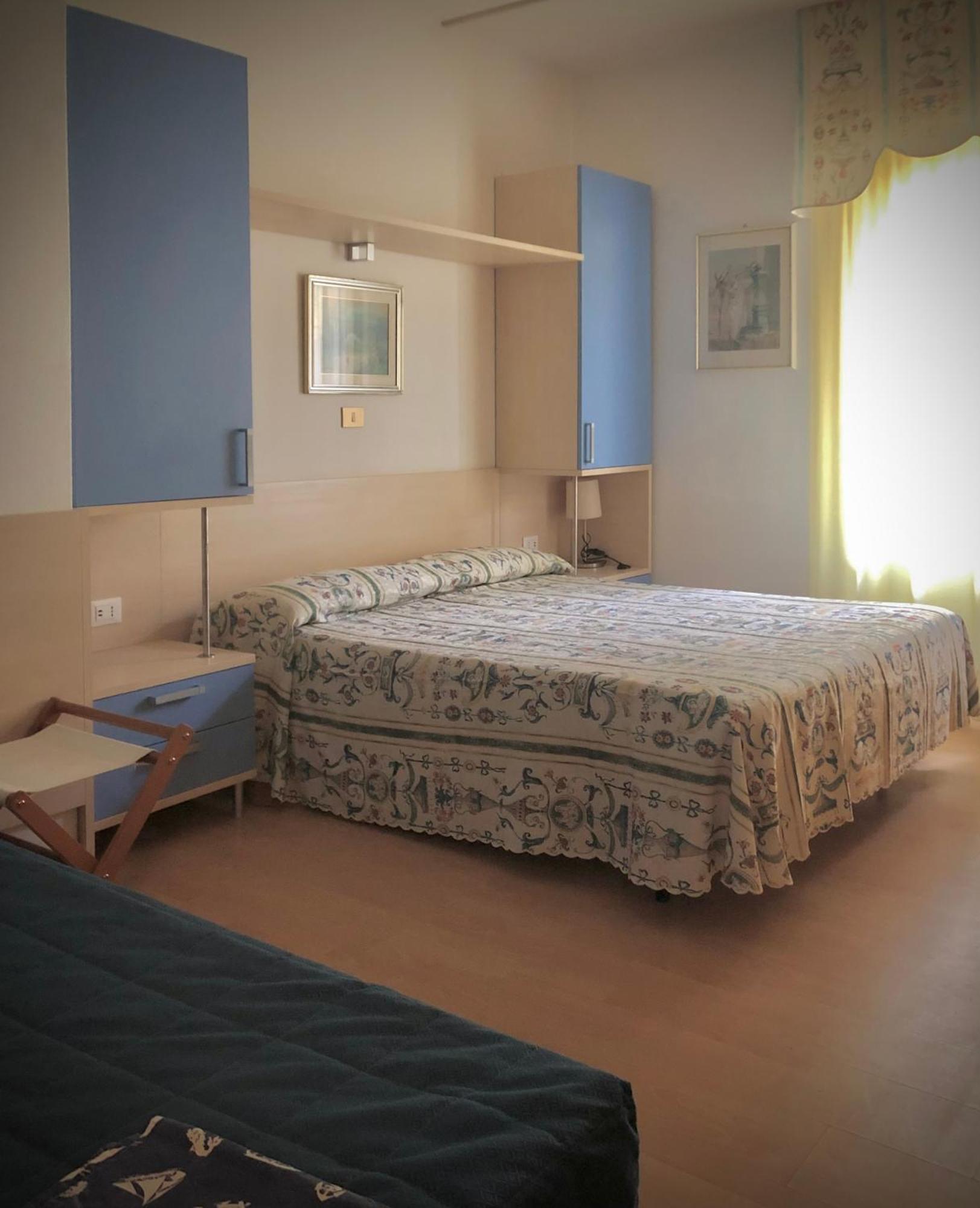 Hotel La Parigina Линьяно-Саббьядоро Экстерьер фото