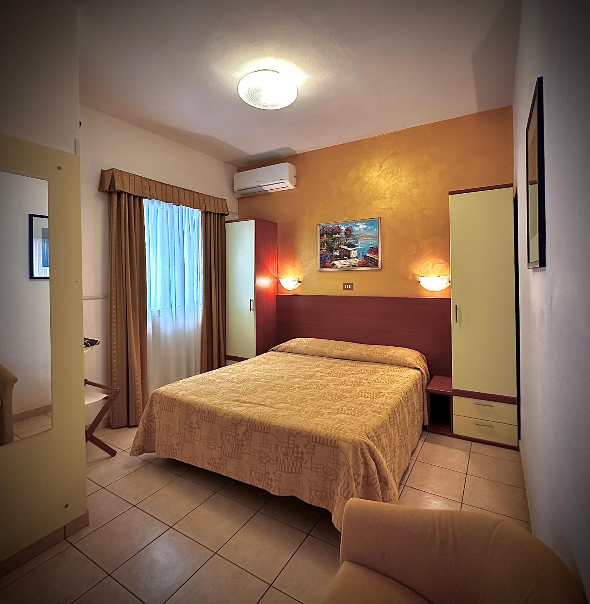 Hotel La Parigina Линьяно-Саббьядоро Экстерьер фото