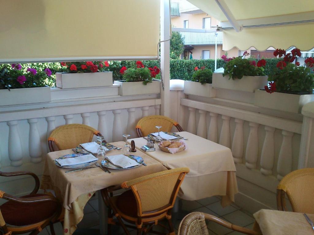 Hotel La Parigina Линьяно-Саббьядоро Экстерьер фото